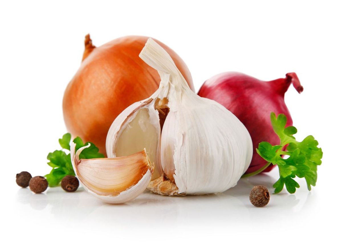 Top 7 Reasons To Bathe In Raw Onions And Garlic