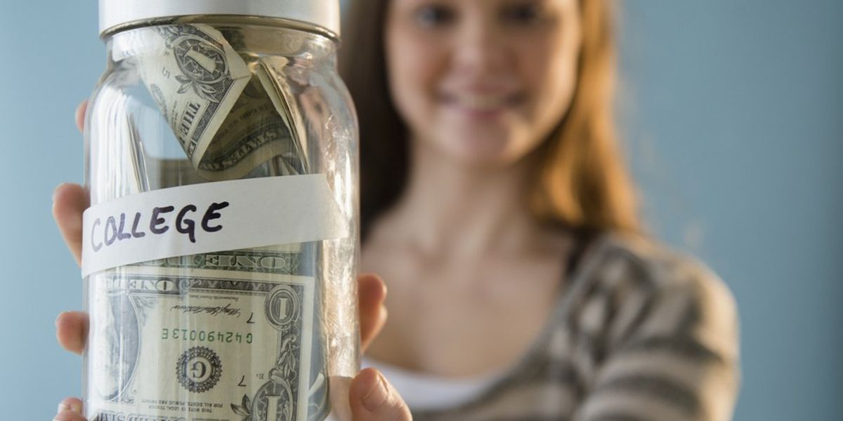 10 Effective Ways Students Can Save in College