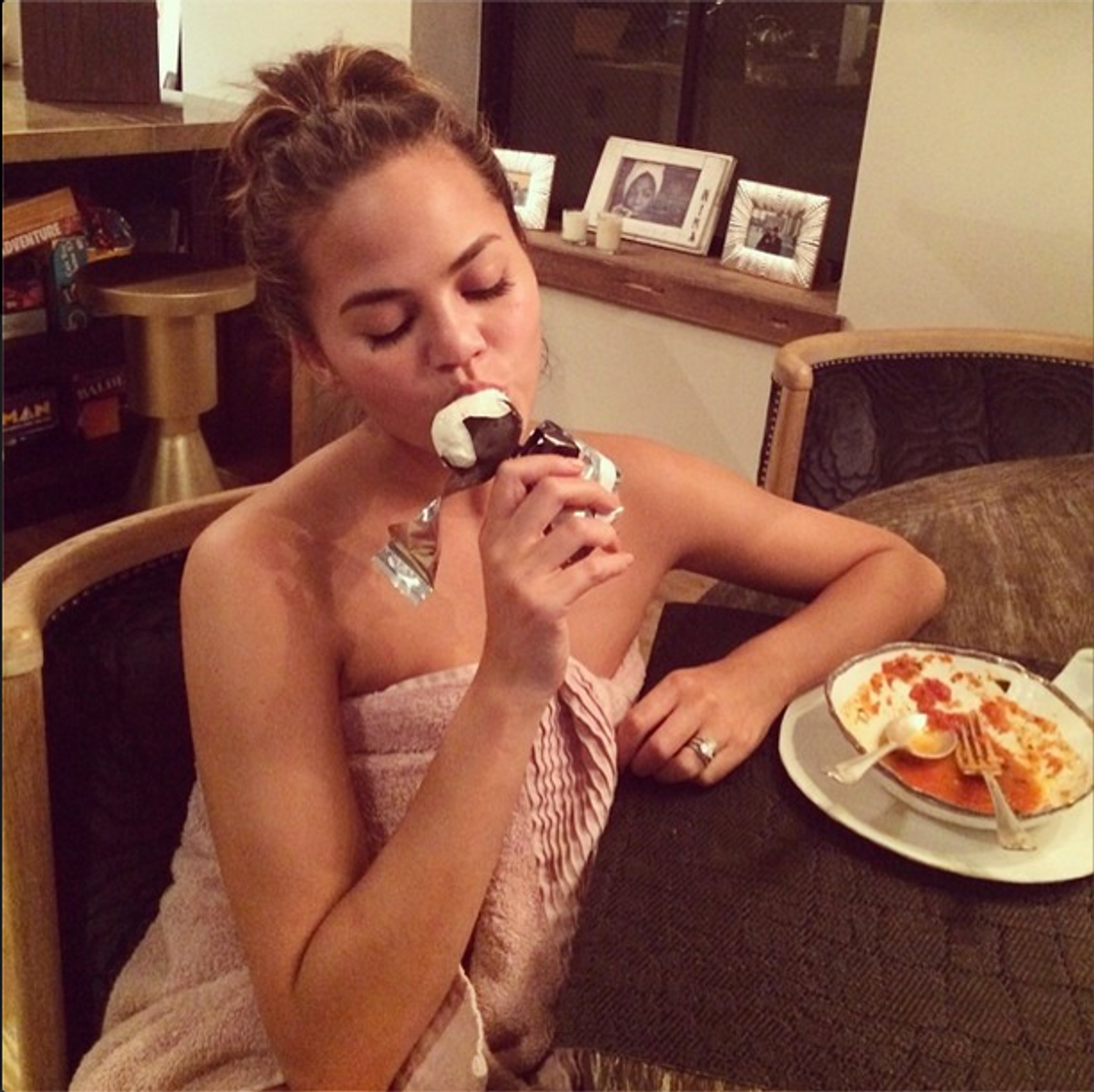 10 Chrissy Teigen Tweets That Prove She's The Realest Celebrity Out There