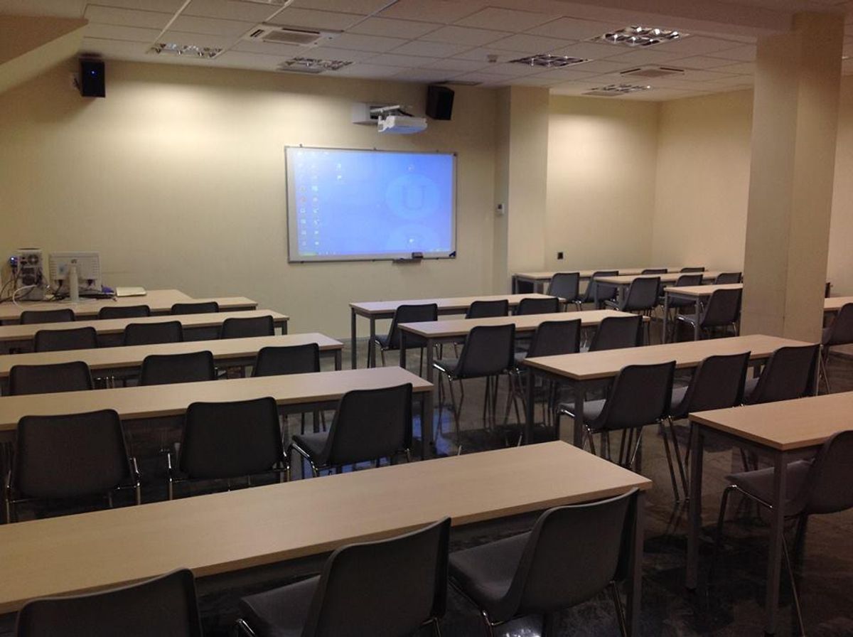 12 Annoying Things We Experience in a College Classroom