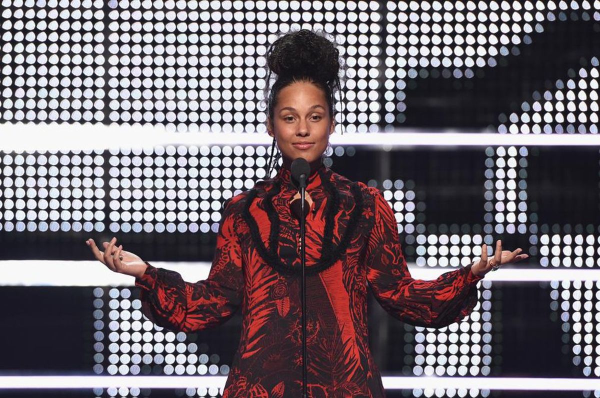 So What If Alicia Keys Doesn't Wear Makeup?