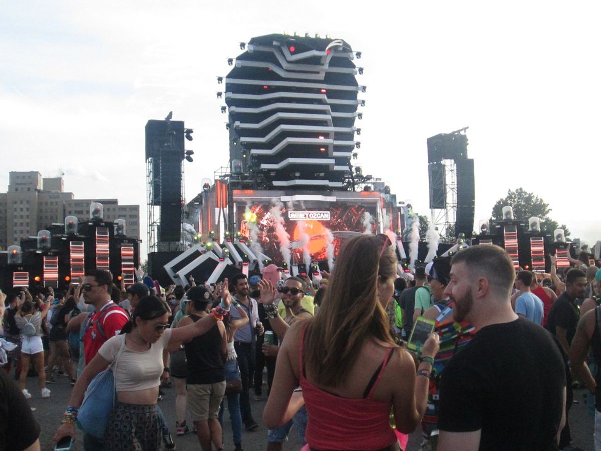 Electric Zoo: Dancing, Costumes, And Peeps From All Over The World!