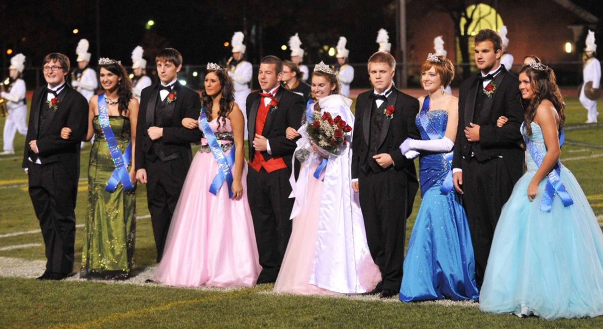 The Ten Types of People You See At Homecoming
