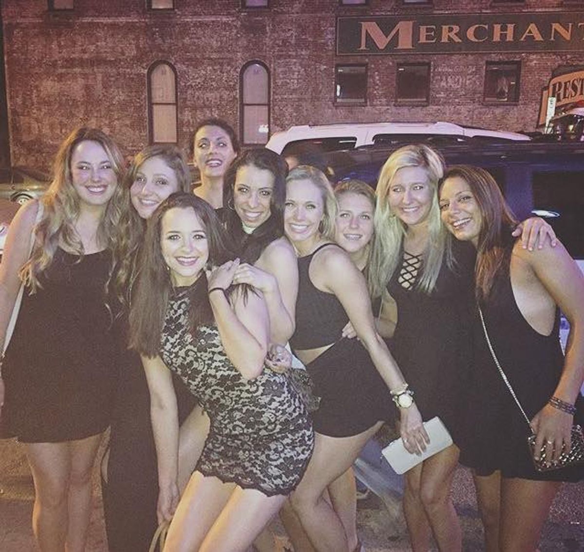 10 Tips for Throwing An Amazing Bachelorette Party