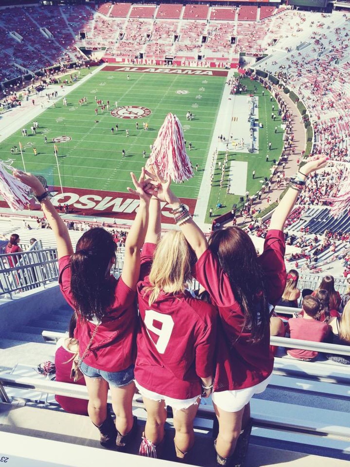 10 Things Every College Girl is Wearing on Game Day