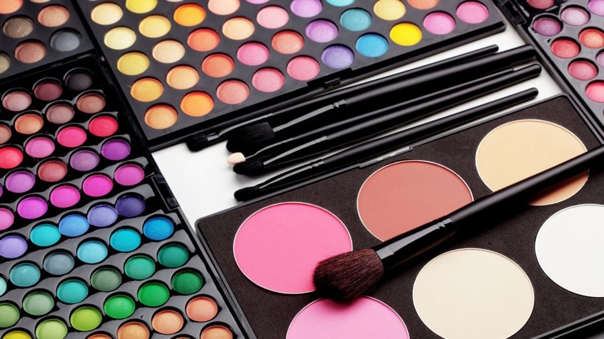 5 Struggles That Only Makeup Lovers Will Understand