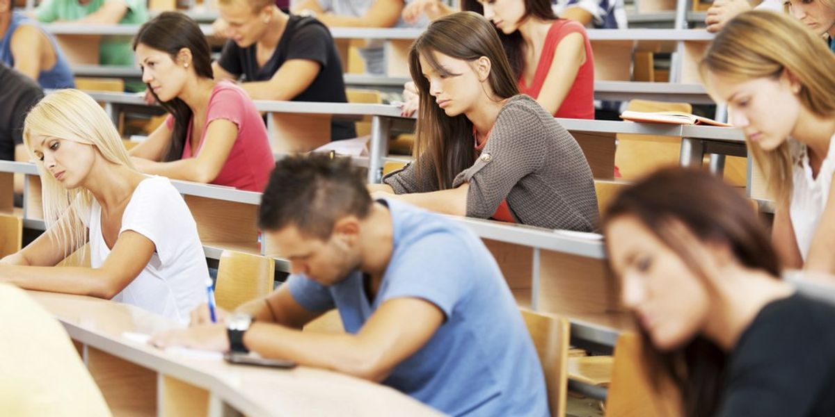 5 Ways College Students Still Act Like High School Students