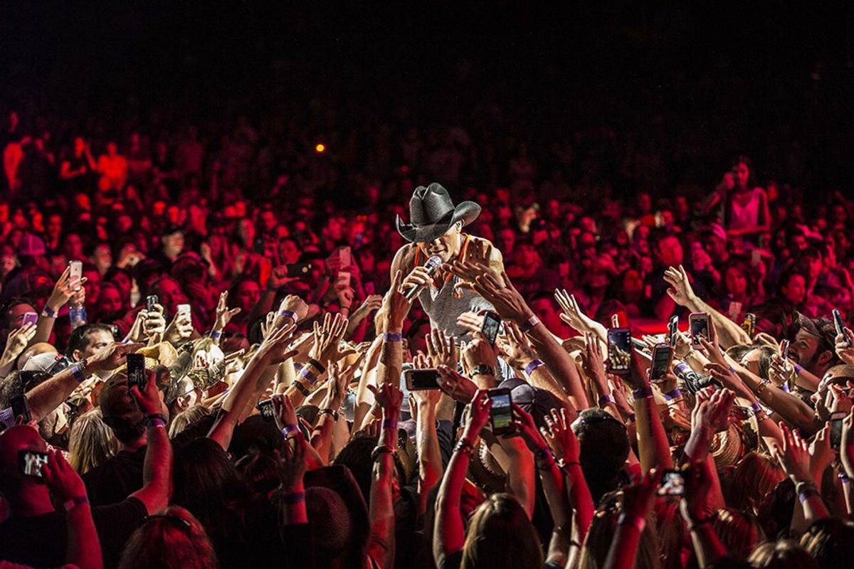 10 Country Songs That Pull At Your Heart Strings The Odyssey Online