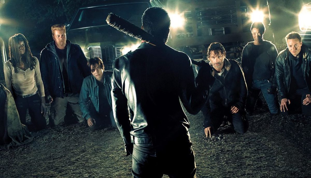 Hints In “The Walking Dead” Season 7 Sneak Peek Debunks A LOT Of Negan Death Fan Theories
