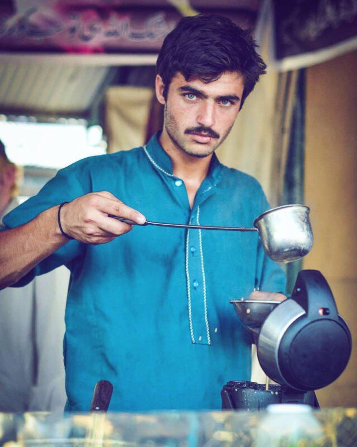 Pakistani Tea Salesman Became a Celebrity Overnight