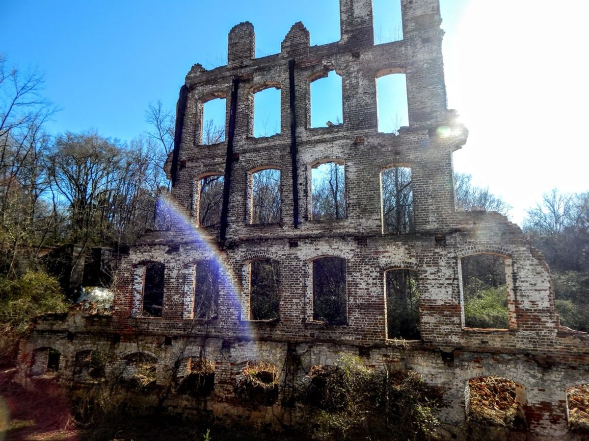 Breathtaking Photos Of Remnants Of An Old Abandoned Mill