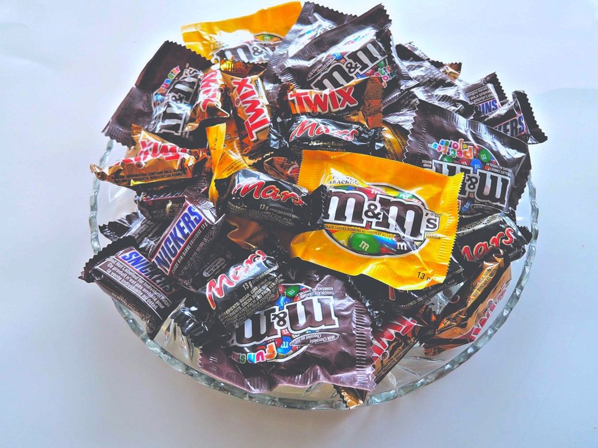 10 Types Of Candy Every '90s Kid Loved Getting On Halloween