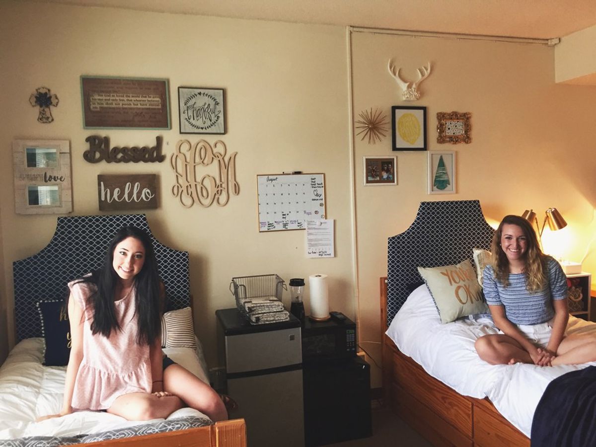 10 Signs You Have The Best Roommate