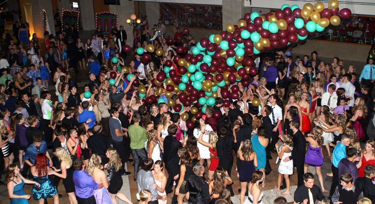 8 Thoughts You Have Before A School Dance
