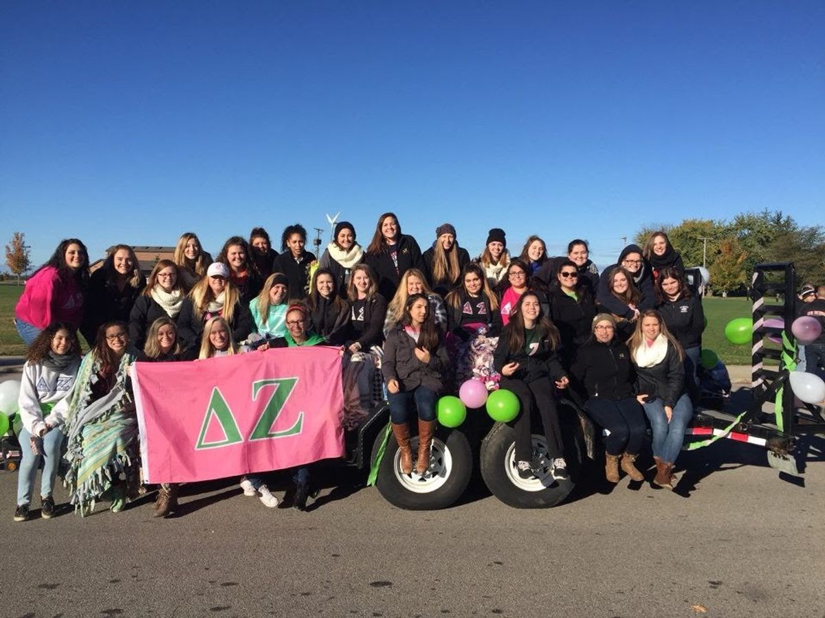 Delta Zeta's Participation in the ONU 2016 Homecoming Parade