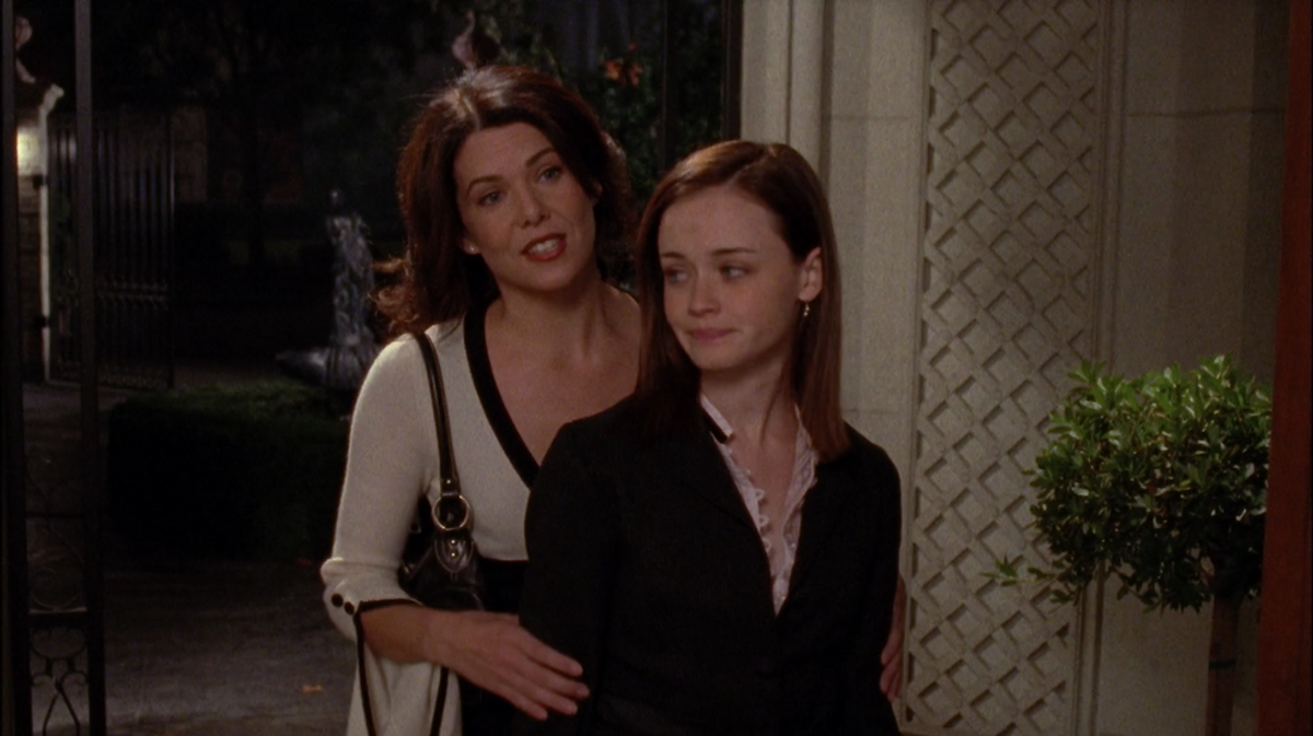 4 Tips To Get You Through The Six-Hour Gilmore Girls Marathon While Traveling