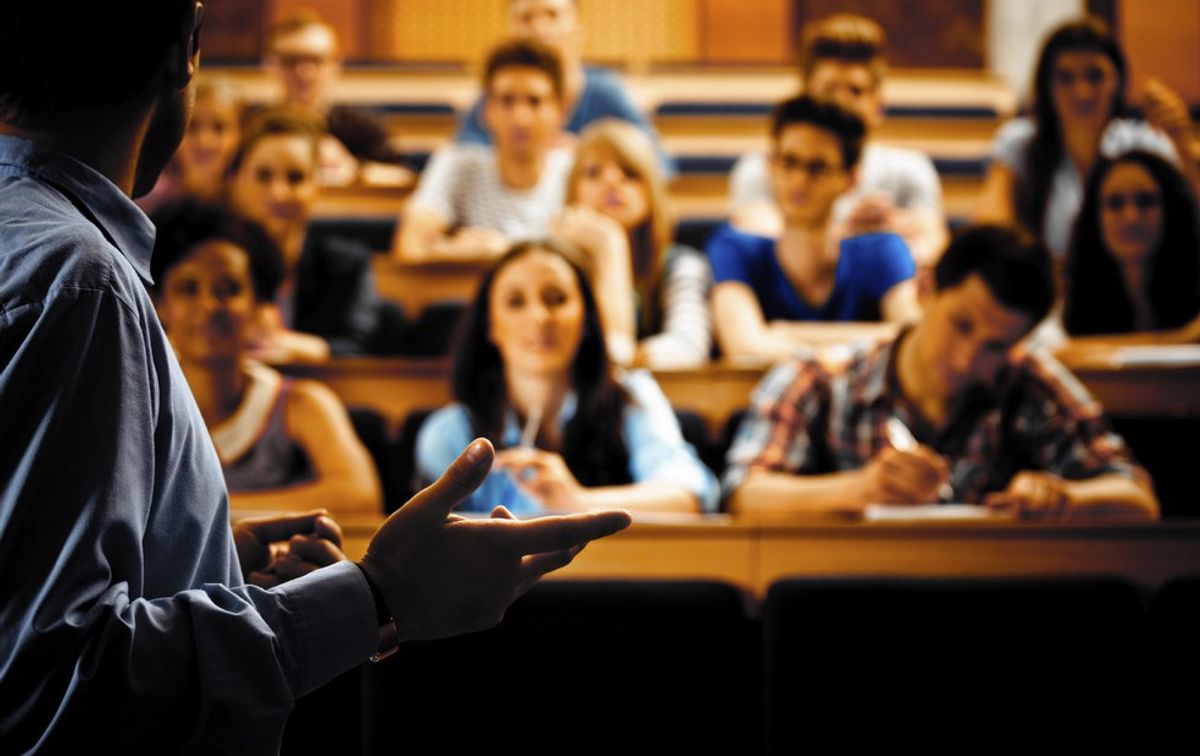 14 Thoughts We All Have During Lecture