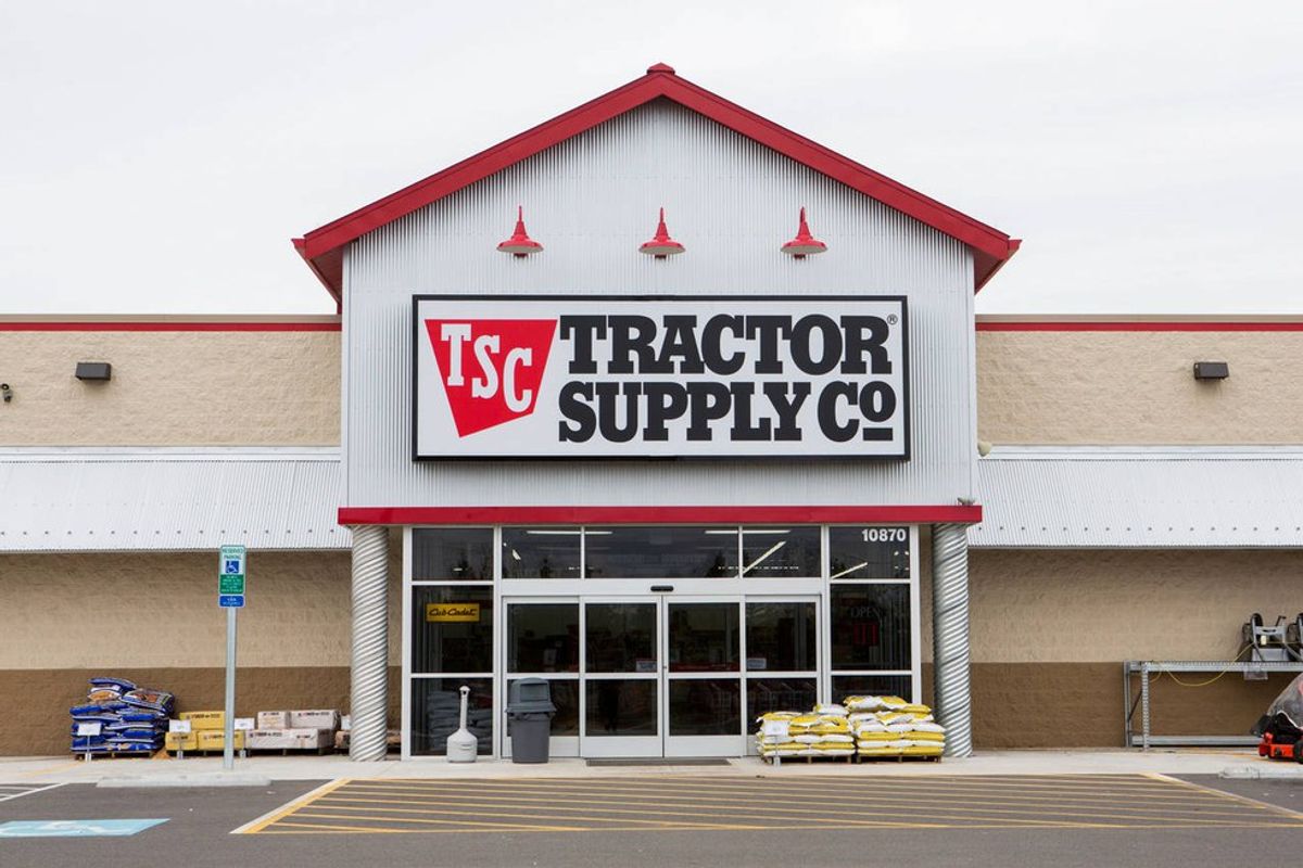 10 Things Girls That Work At Tractor Supply Know