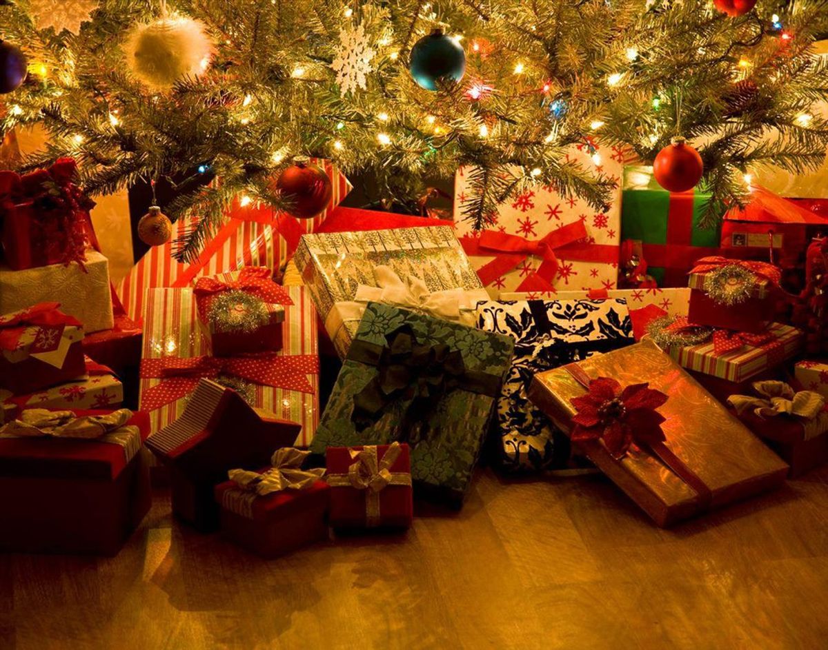 5 Christmas Gifts College Students Need