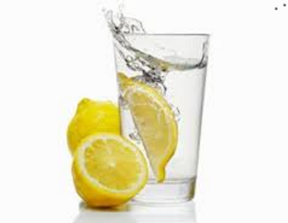5 Reasons to Drink Lemon Water
