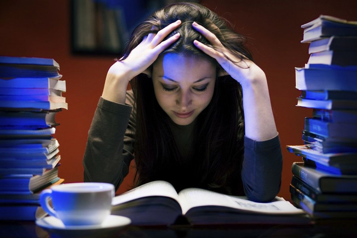 7 Distractions You Do While Studying For Finals Week