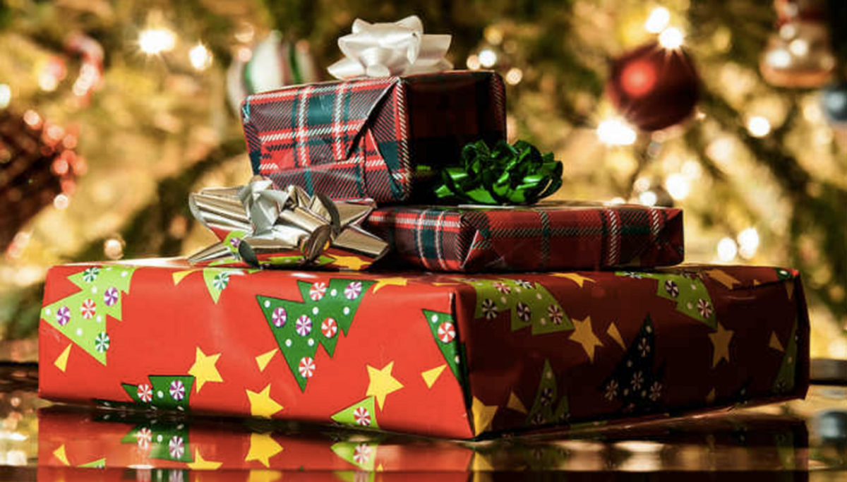 10 Christmas Gifts For The College Student On A Budget