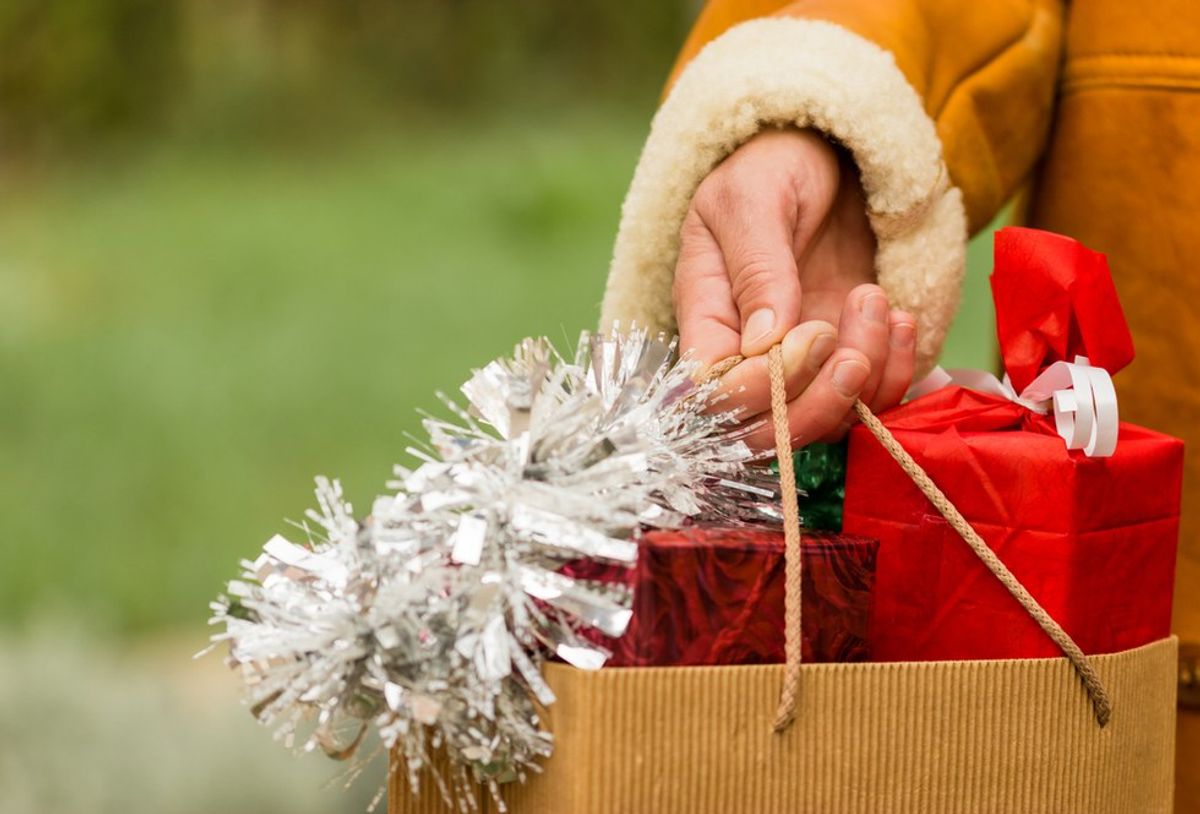 Buying Gifts For The Holiday On A College Budget