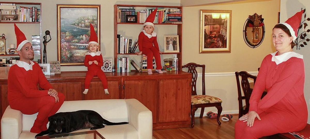 The 9 Stages Of Taking A Christmas Card Picture