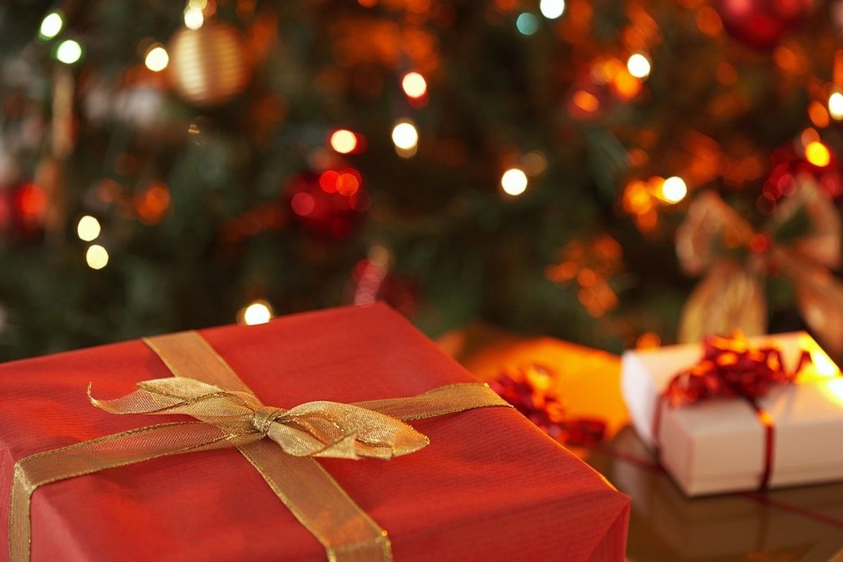 A Guide to Gift Giving: For the College Student