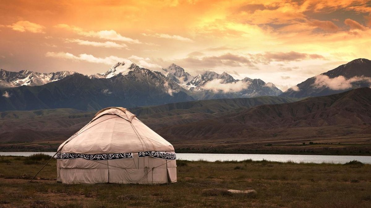 Let's Travel: Mongolia
