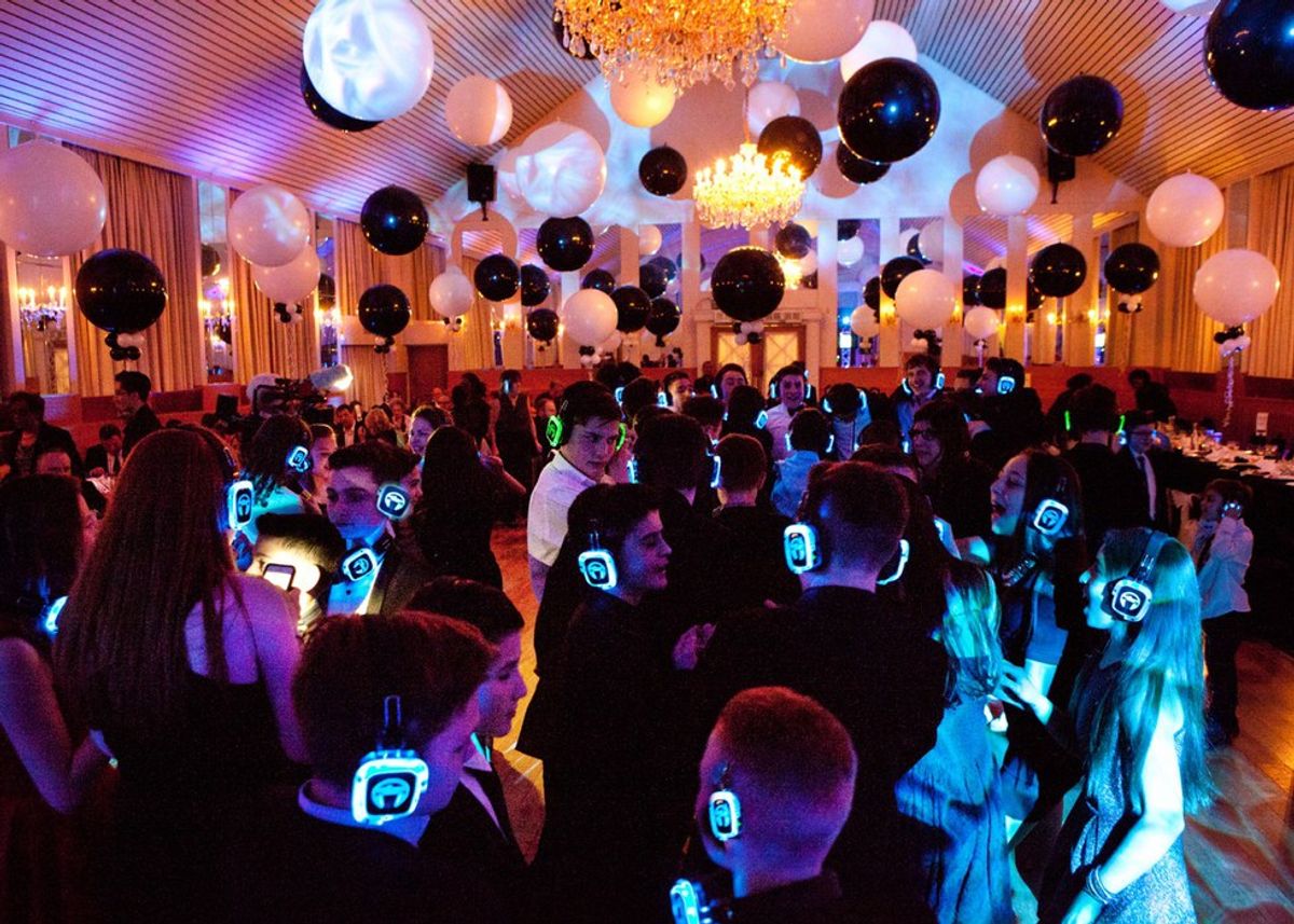Silent Disco: A Review of the Latest Trend in Dance Parties