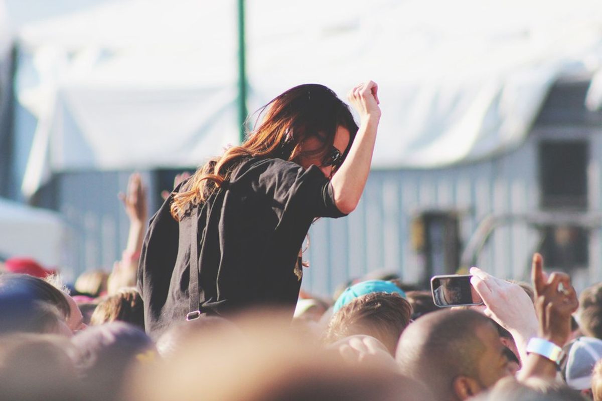 How To Choose The Perfect Concert Outfit