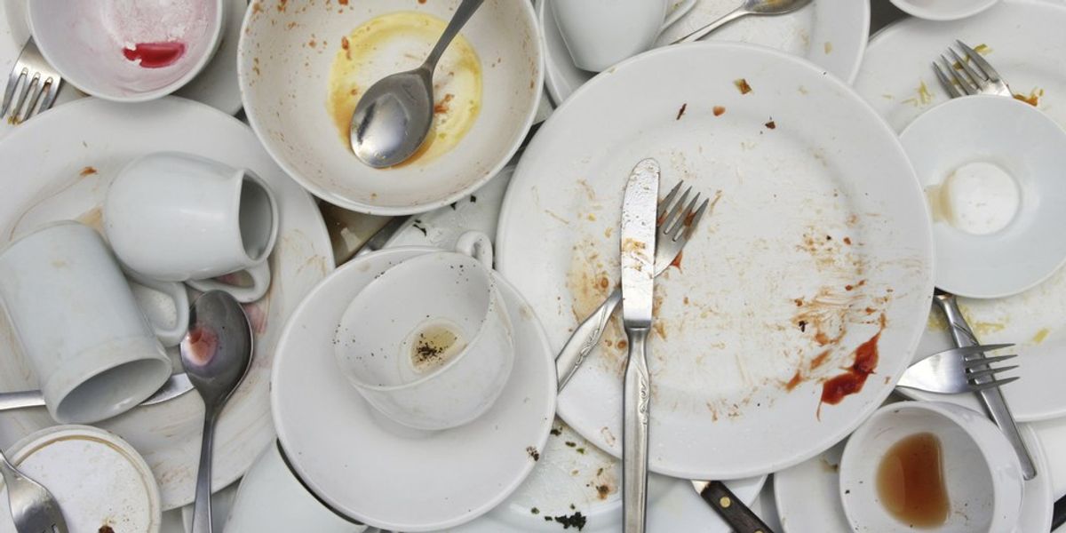 5 Strategies to Help You Avoid Cleaning Off the Holiday Dinner Table