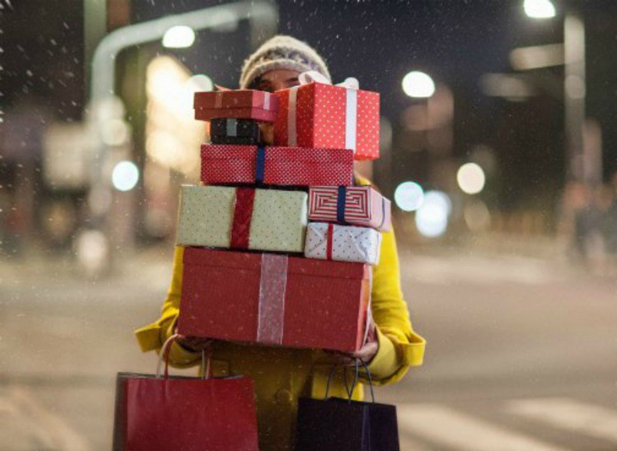 5 Thoughts College Students Have While Christmas Shopping