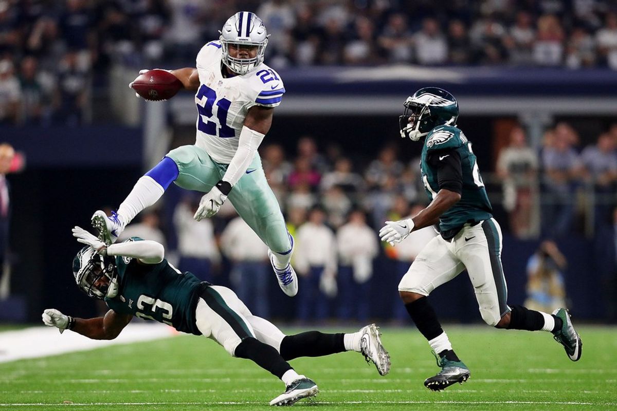 40 Thoughts Fans Have While Watching A Cowboys Game