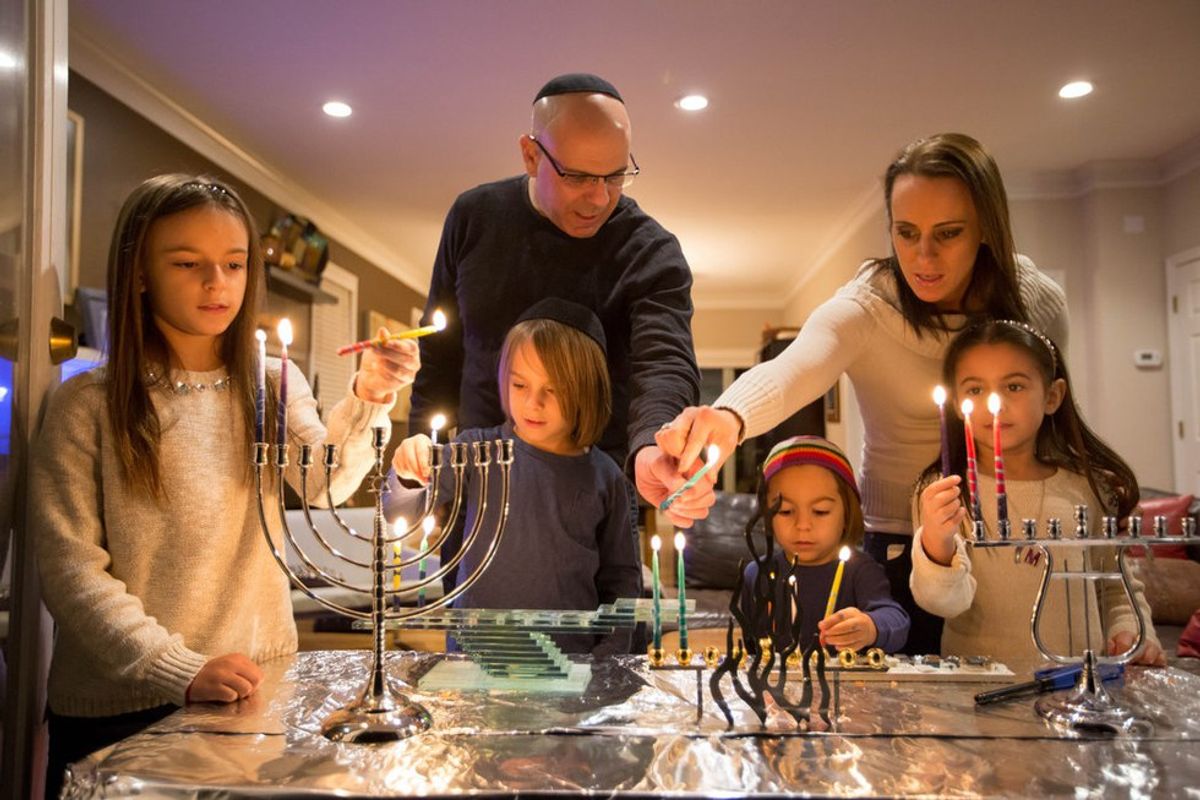 10 Struggles Of Being Jewish During Christmas Time