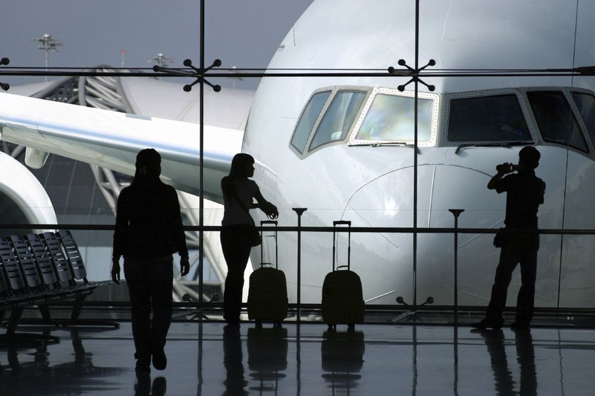10 Thoughts You Have While Waiting on an Airport
