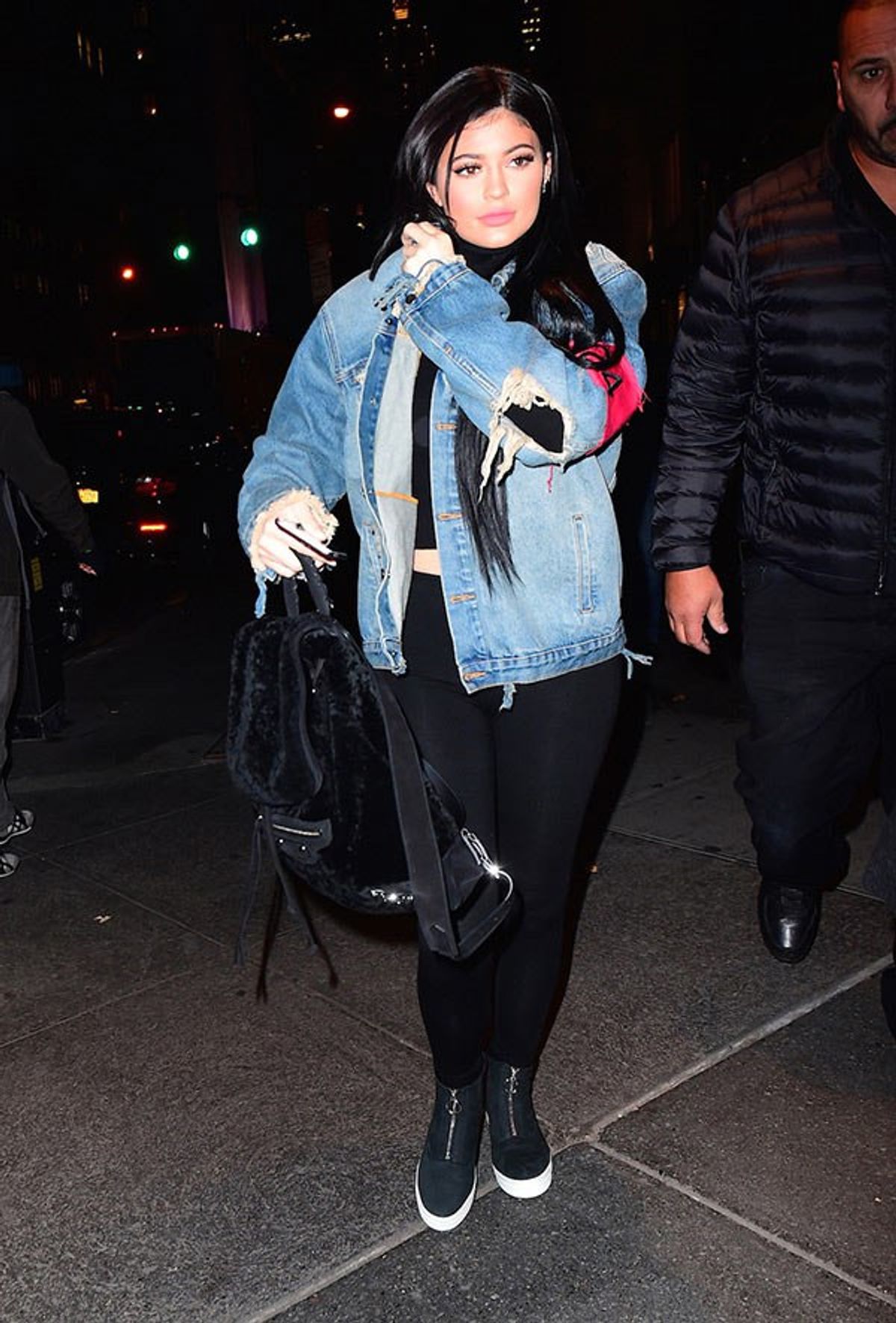 How To Wear A Denim Jacket By Following Trendsetters Kendall And Kylie