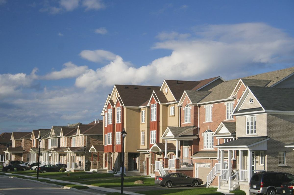 8 Signs You Might Live In The Suburbs