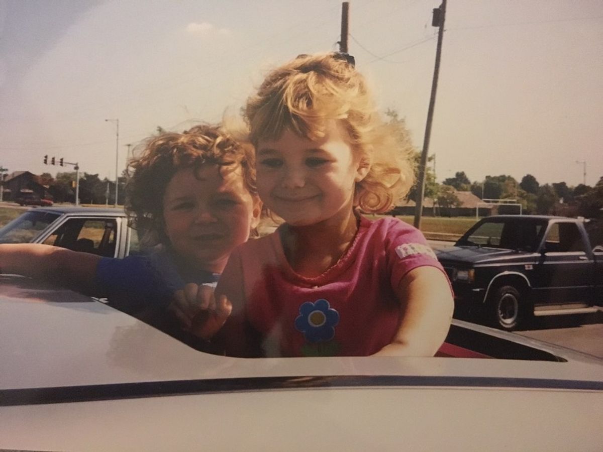 14 Signs You Grew Up With An Older Sister