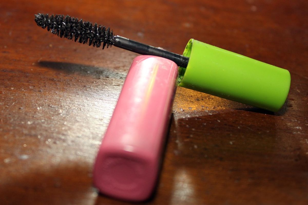 45 Thoughts Every Girl Has When Putting On Makeup