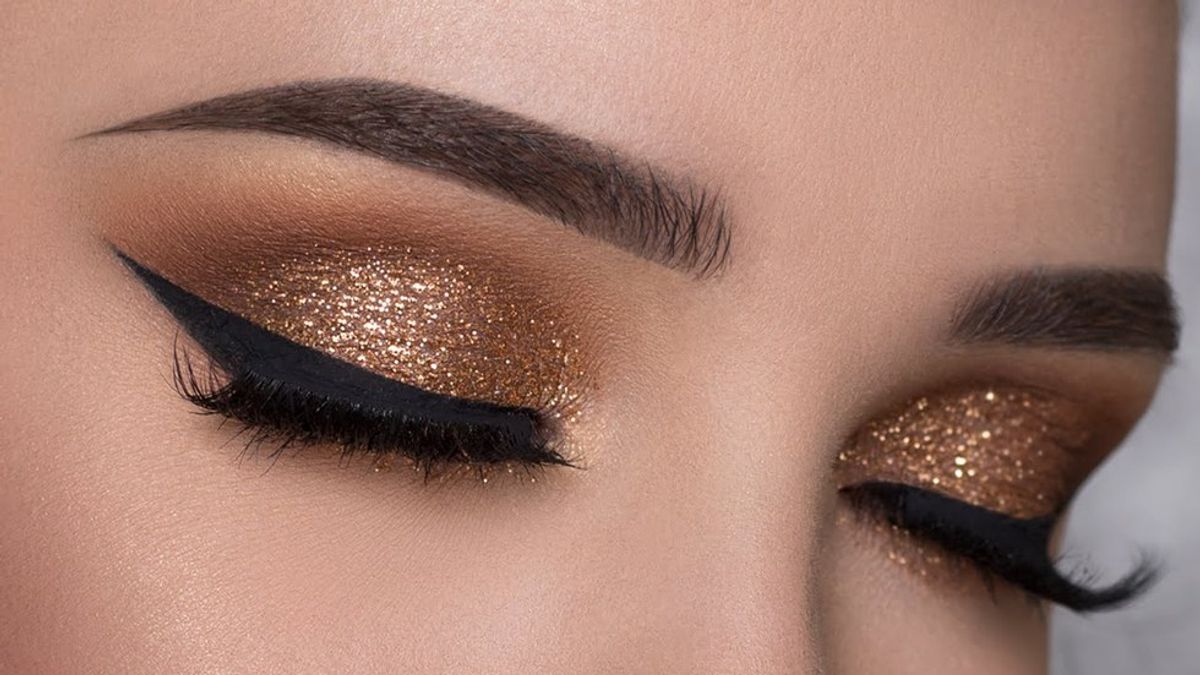 22 Signs You Are A Makeup Addict