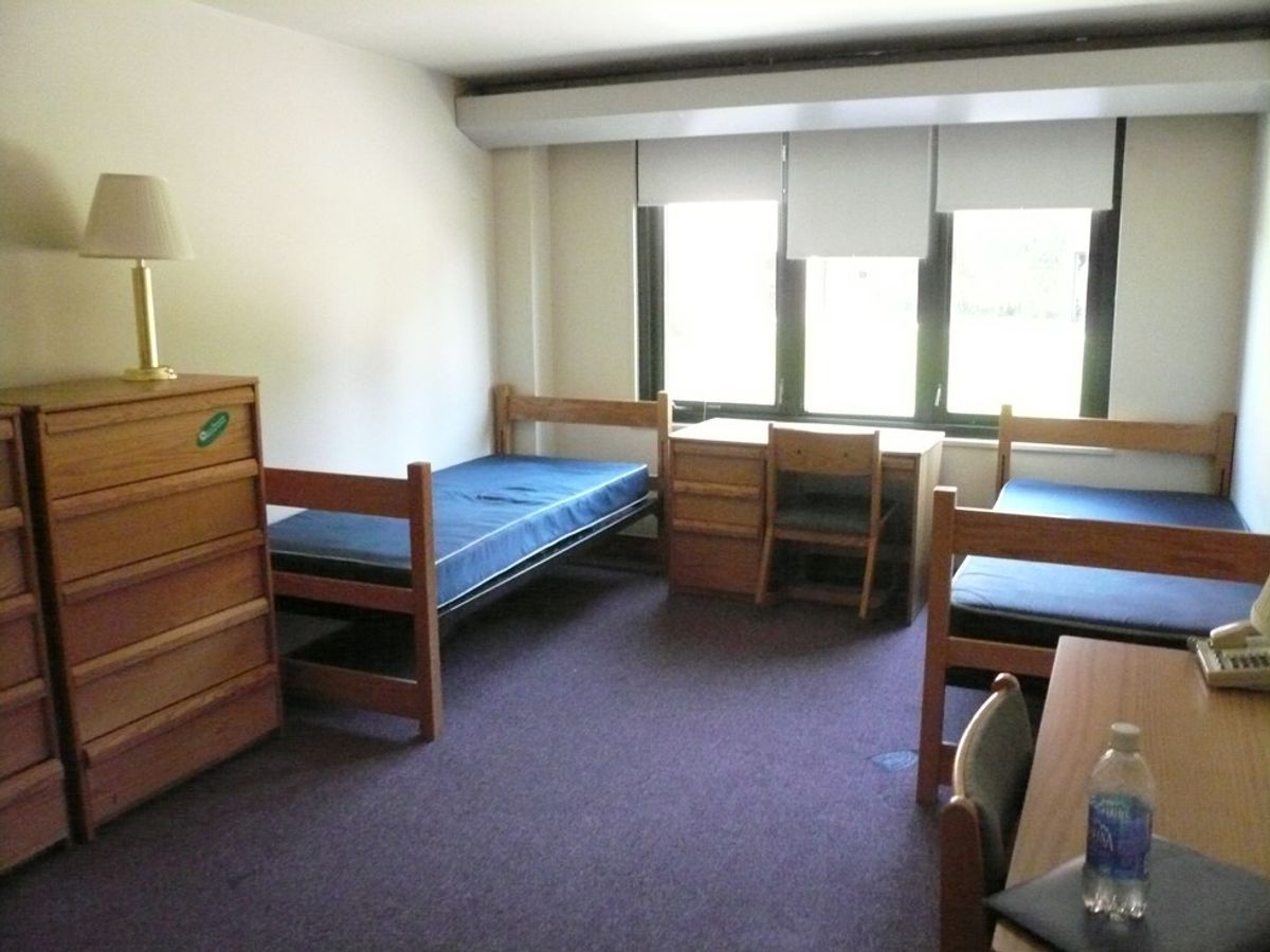 7 Disappointing Things About Moving Back Into Your Dorm