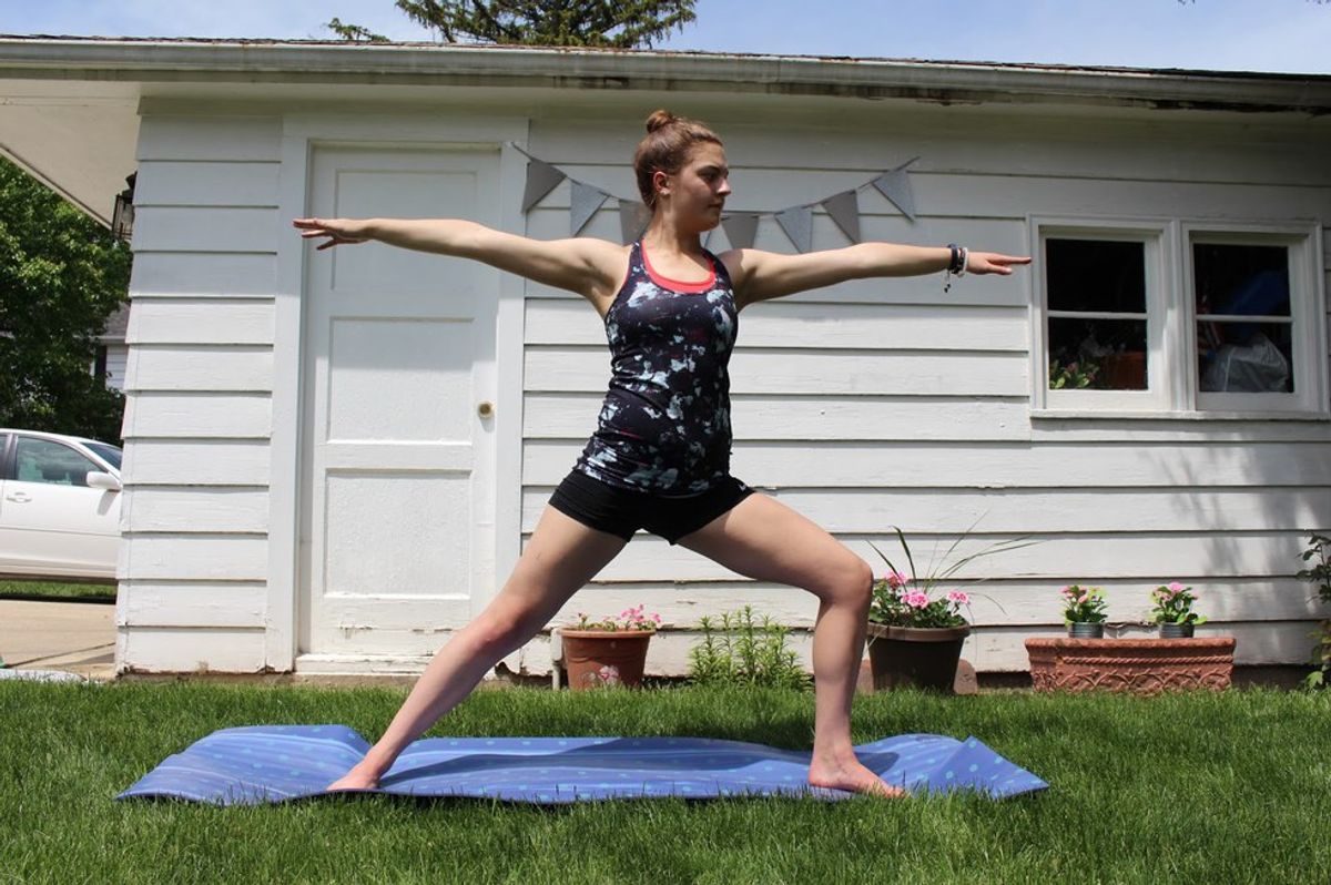 20  Insanely Easy Yoga Poses That Anyone Can Do