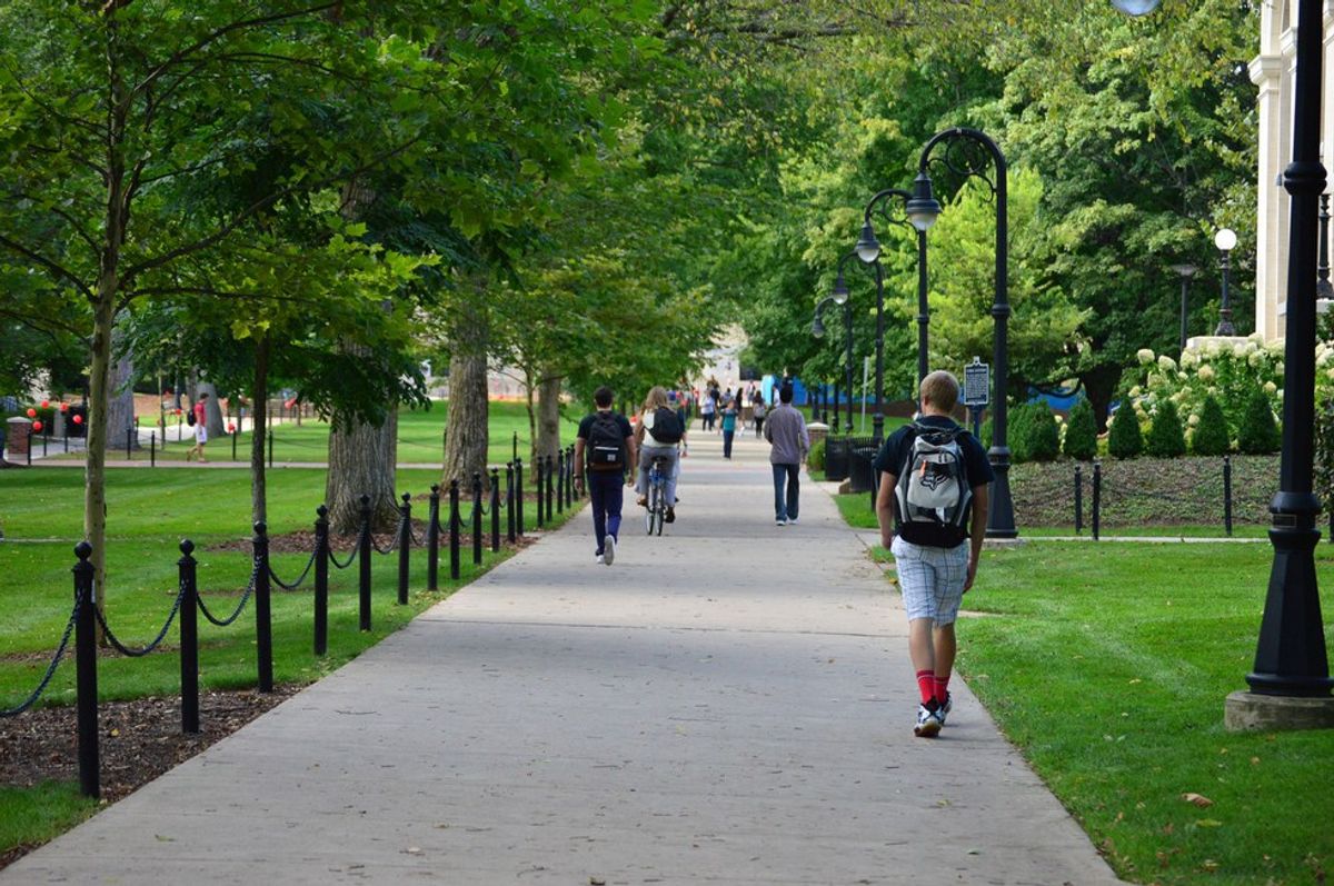 19 Thoughts Every College Student Has Had While Walking To Class