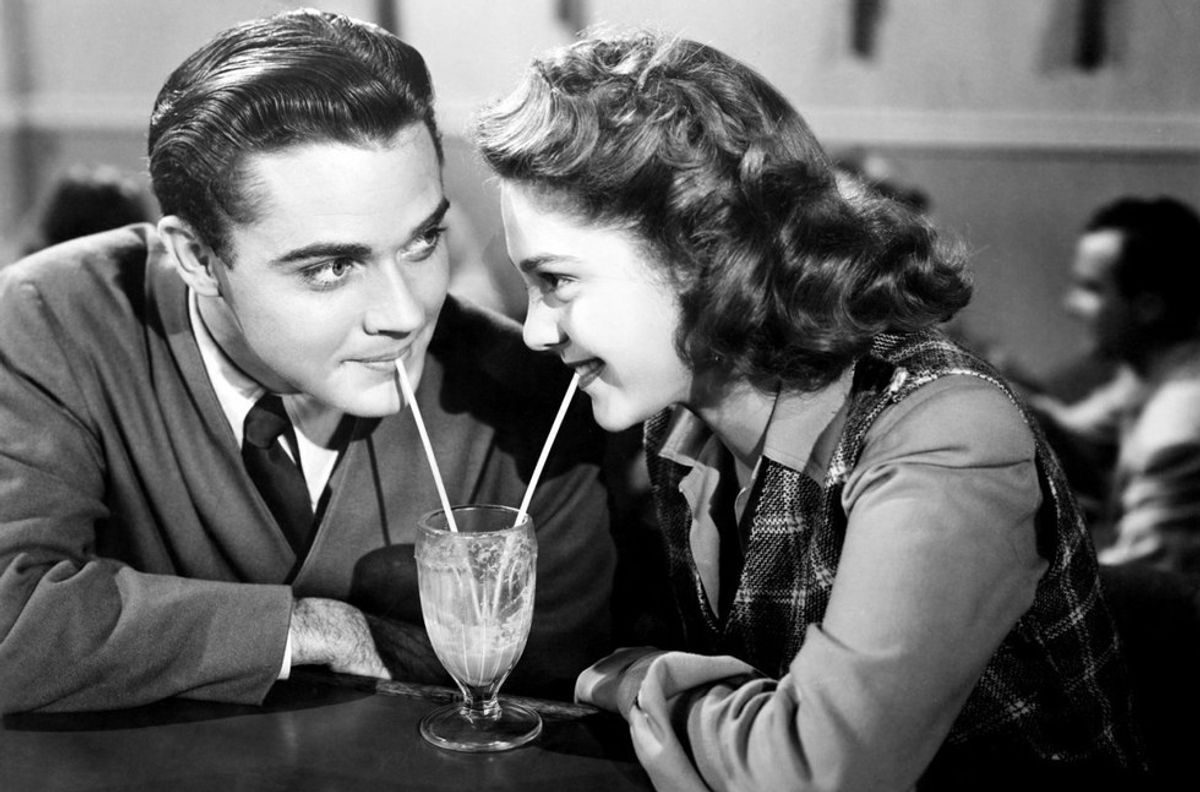 10 Old-School Dating Traditions That Need To Make A Comeback