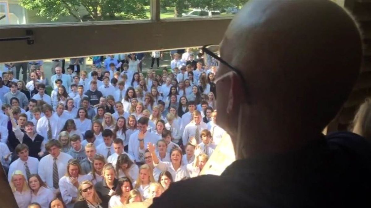 A Heartwarming Video: Students Gathered to Sing to Their Cancer-Stricken Teacher