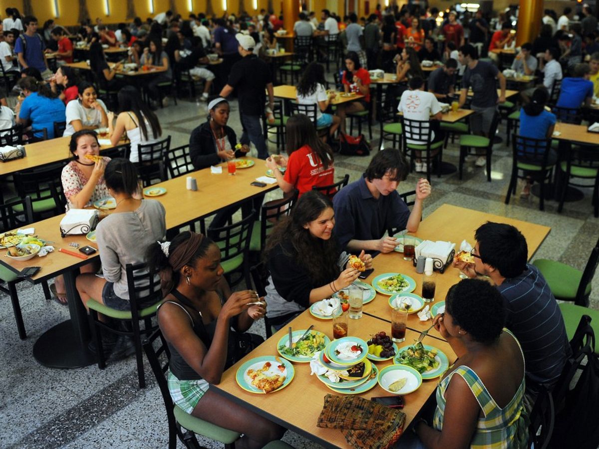 31 Thoughts I Have In The Dining Hall