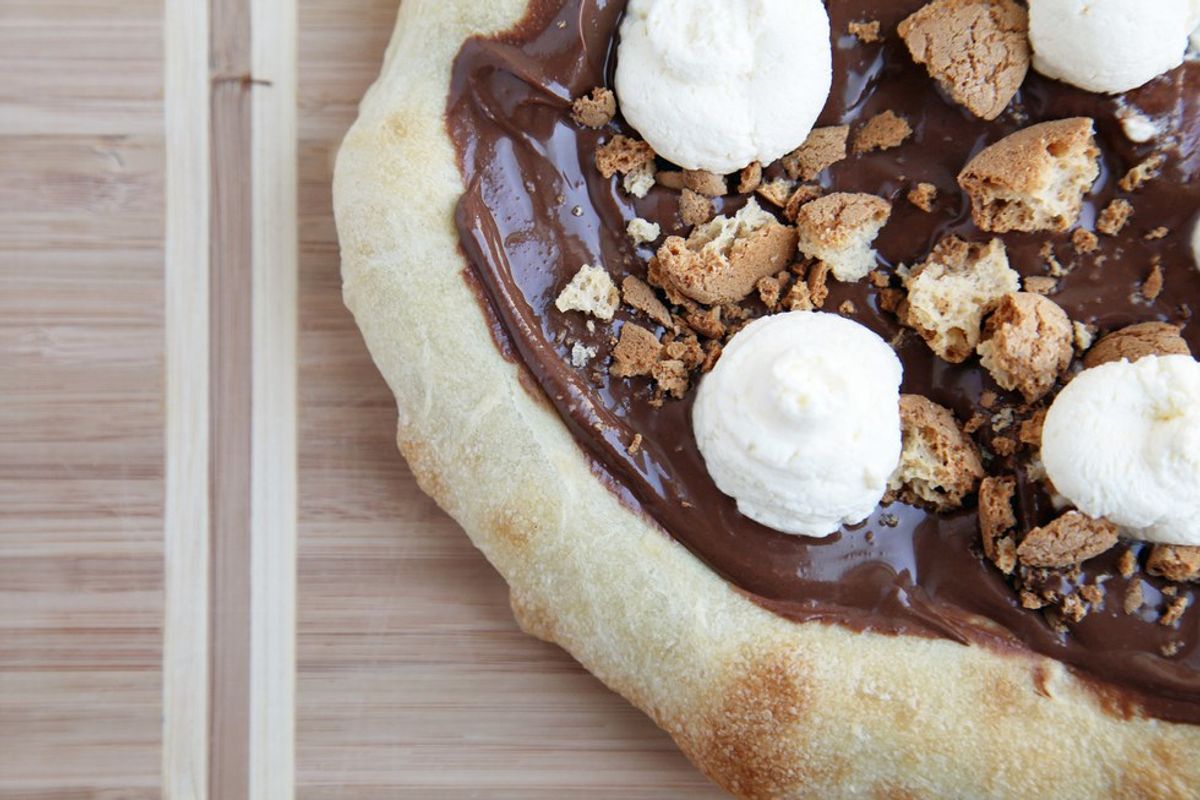 5 Yummy Dessert Pizzas You Need To Try Now