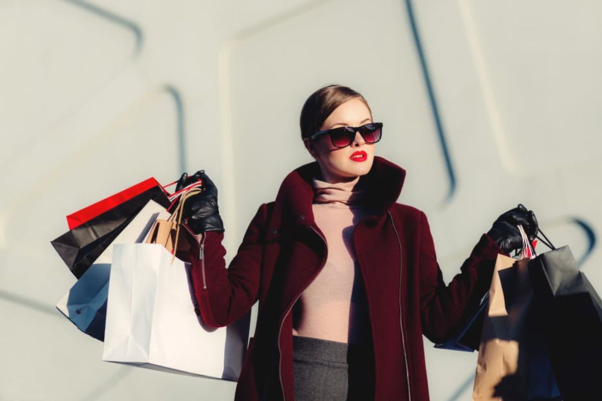 8 Things Girls Obsessed With Online Shopping Will Understand